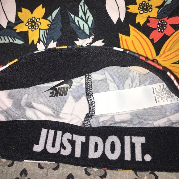Floral Nike leggings🌸🌺🥀🌼 - Picture 3 of 3